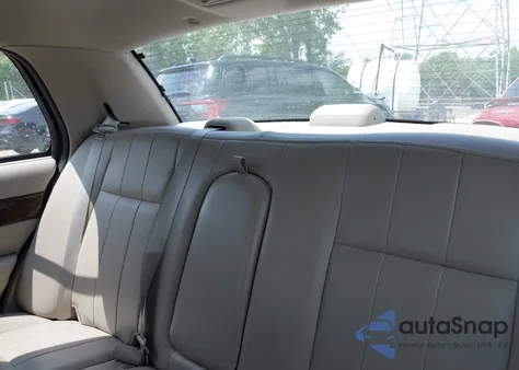 2010 Mercury Grand Marquis Ls (Fleet Only) z USA, uszkodzony, nr VIN 2MEBM7FV8AX632819